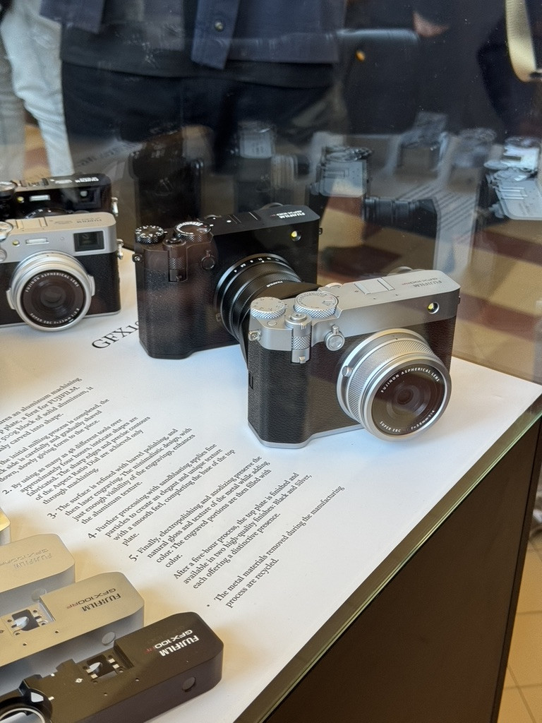 FUJIFILM GFX100RF 