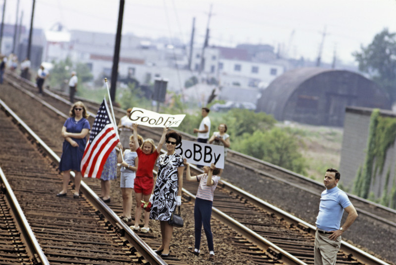 Nederlands Fotomuseum Robert F. Kennedy Funeral Train – The People’s View