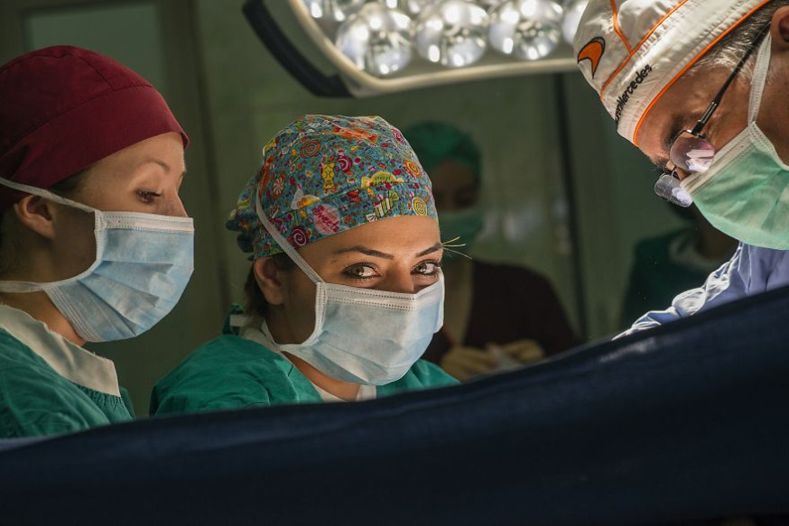 Petrut Calinescu fotografeert Roemeense doktoren