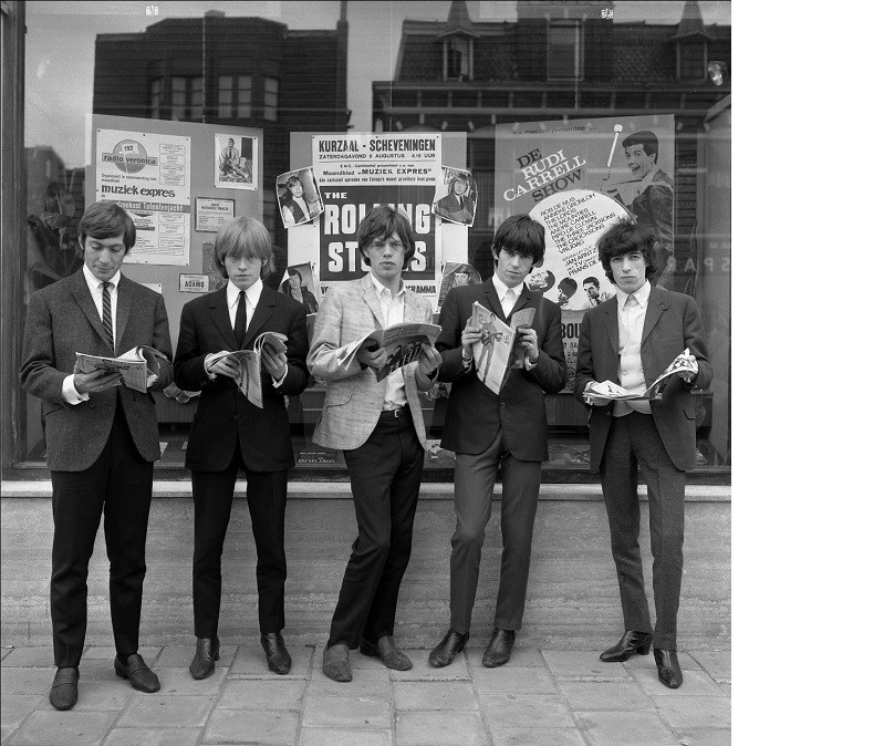 © Rob Bosboom - De Stones voor het kantoor van organisator Paul Acket, 1964 (© Erven Rob Bosboom-Galerie V!P's)