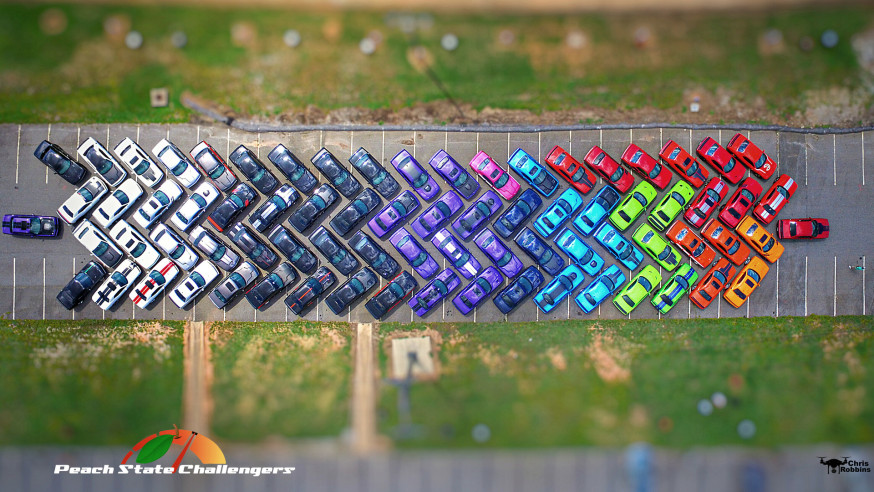 Regenboog van 76 Dodge Challengers