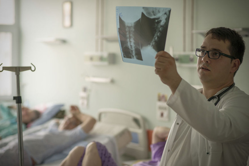 Petrut Calinescu fotografeert Roemeense doktoren