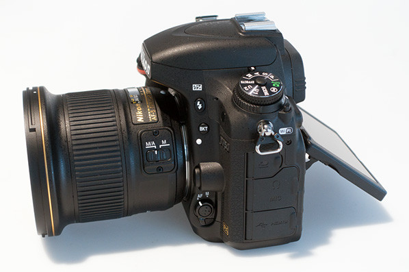 Nikon D750 hands on - side