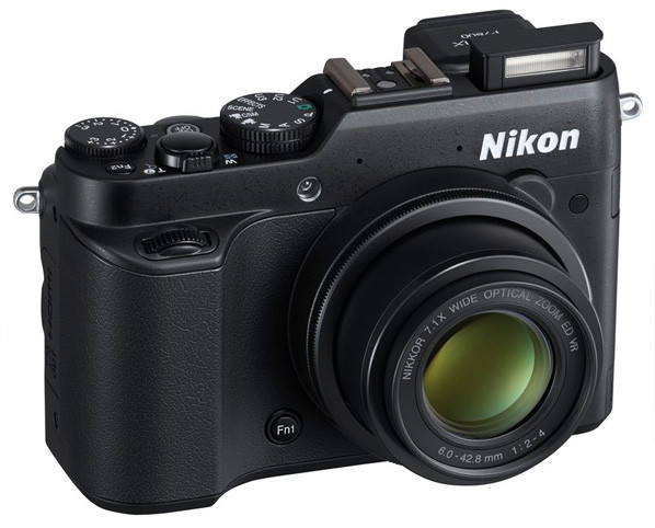 Nikon P7800 front