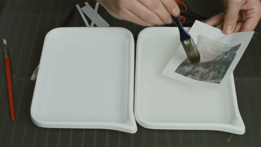 Hoe doe je een polaroid emulsie lift