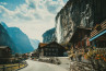 Lauterbrunnen fotografie: bergen, dorpen mistlicht