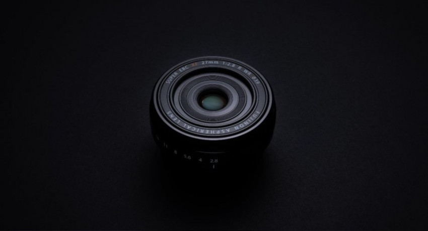 De FUJINON XF27mmF2.8 R WR klein en weerbestendig