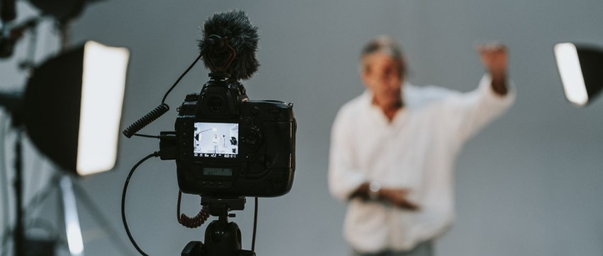 Dingen die je moet overwegen voordat je vrienden in je fotografiebedrijf betrekt