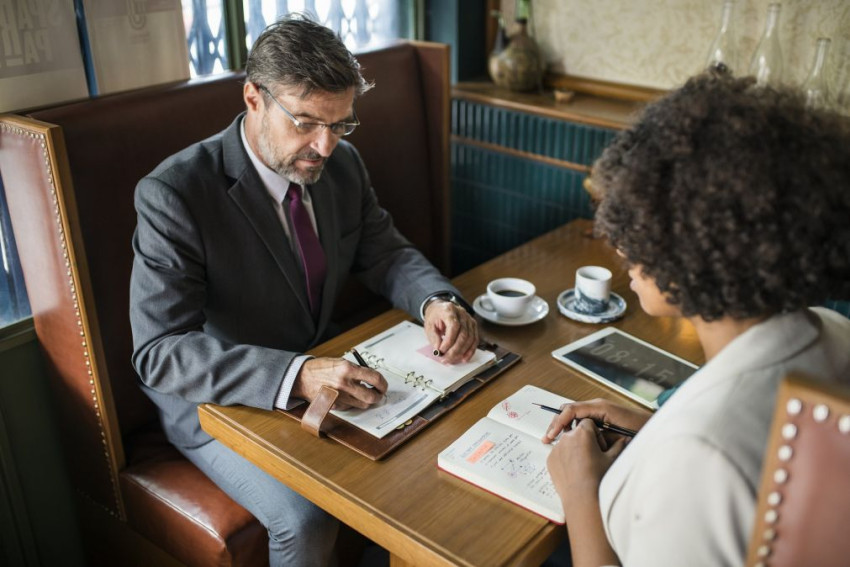 Assistent inhuren? Waar moet je op letten