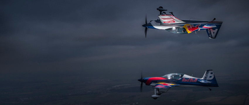 Fotograaf gebruikt flitsers voor unieke foto stuntvlucht