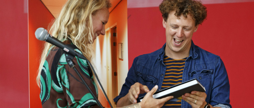 Bijzonder fotoboek over Jochem Myjer door Anne Reitsma