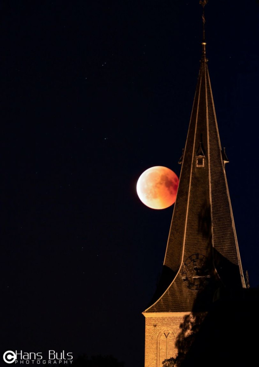 De bloedmaan door jullie in beeld gebracht