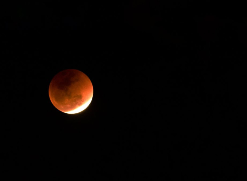Vrijdag fotograferen we de maansverduistering én bloedmaan! 