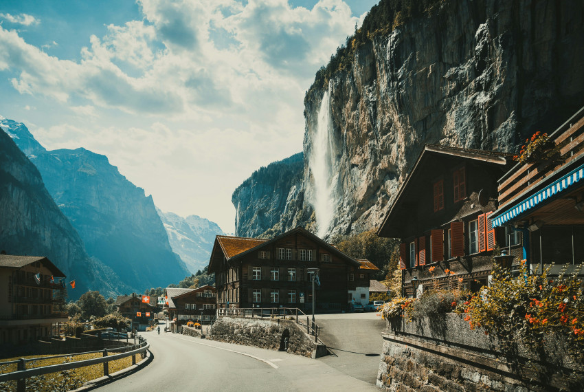 Lauterbrunnen fotografie: bergen, dorpen mistlicht