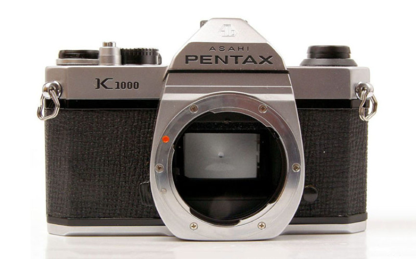 De demontage van een Pentax K1000 