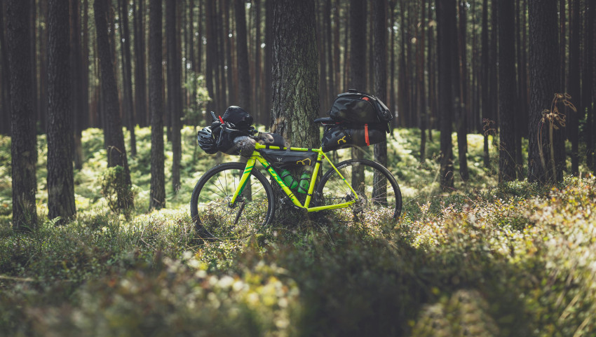 Bikepacking & Fotografie: Hoe vervoer je dure camera-gear veilig op twee wielen?