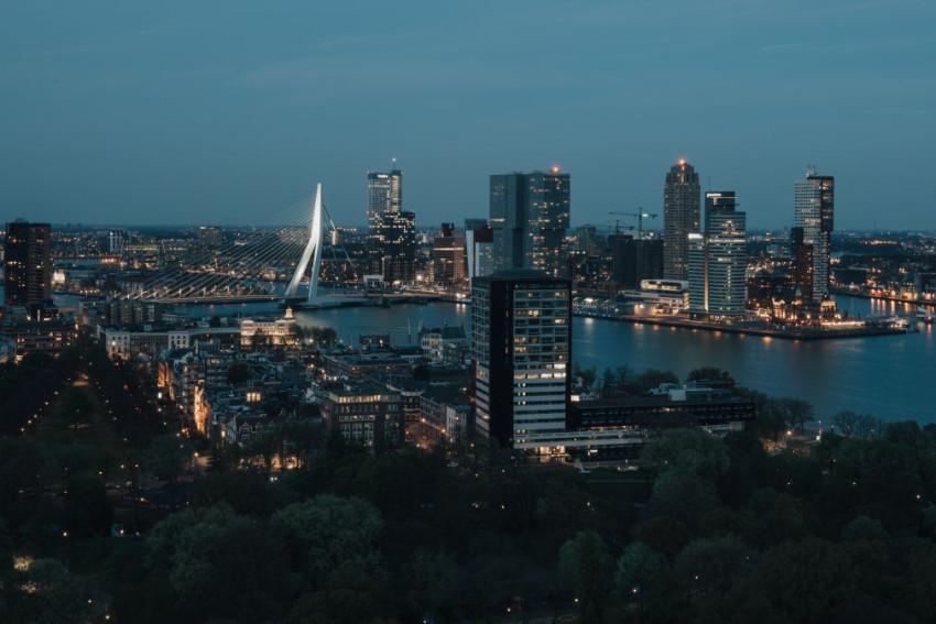 Stadsgezichten tijdens het blauwe uur