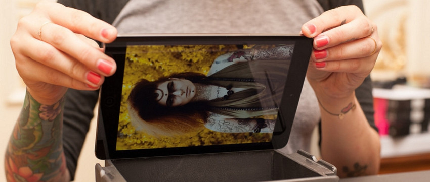 Supersense drukt foto's af op groot formaat Polaroid