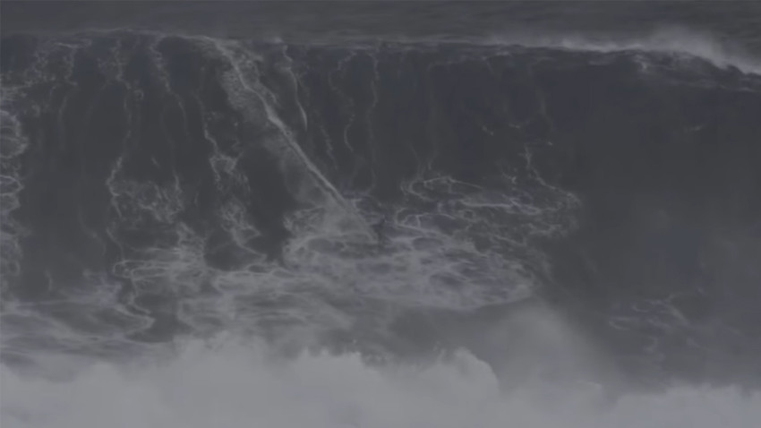 Spannende dronebeelden van surfers