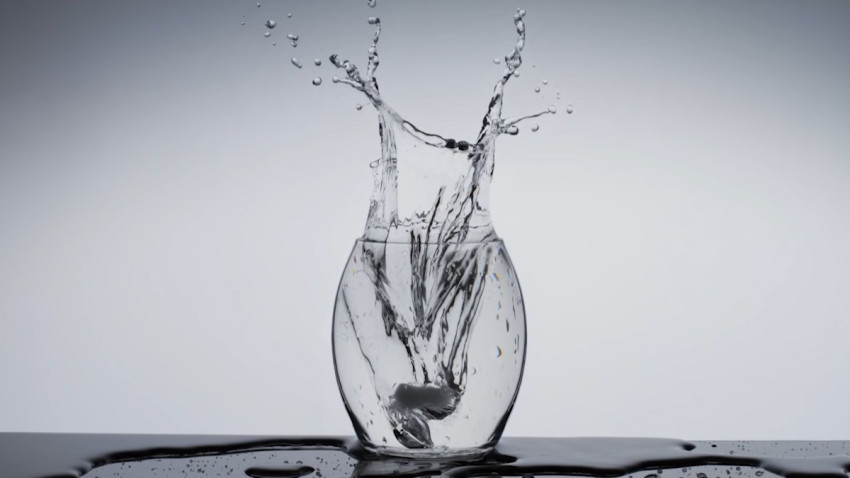 Video: Opspattend water fotograferen met weinig apparatuur
